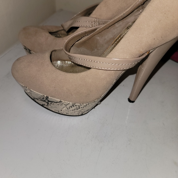 High heels - Picture 4 of 8